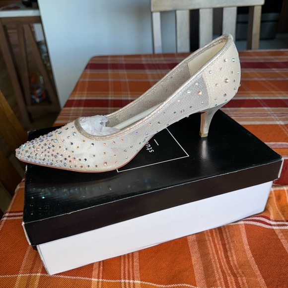 David’s Bridal Sparkly Mesh Pumps Size 8.5 - Picture 4 of 7